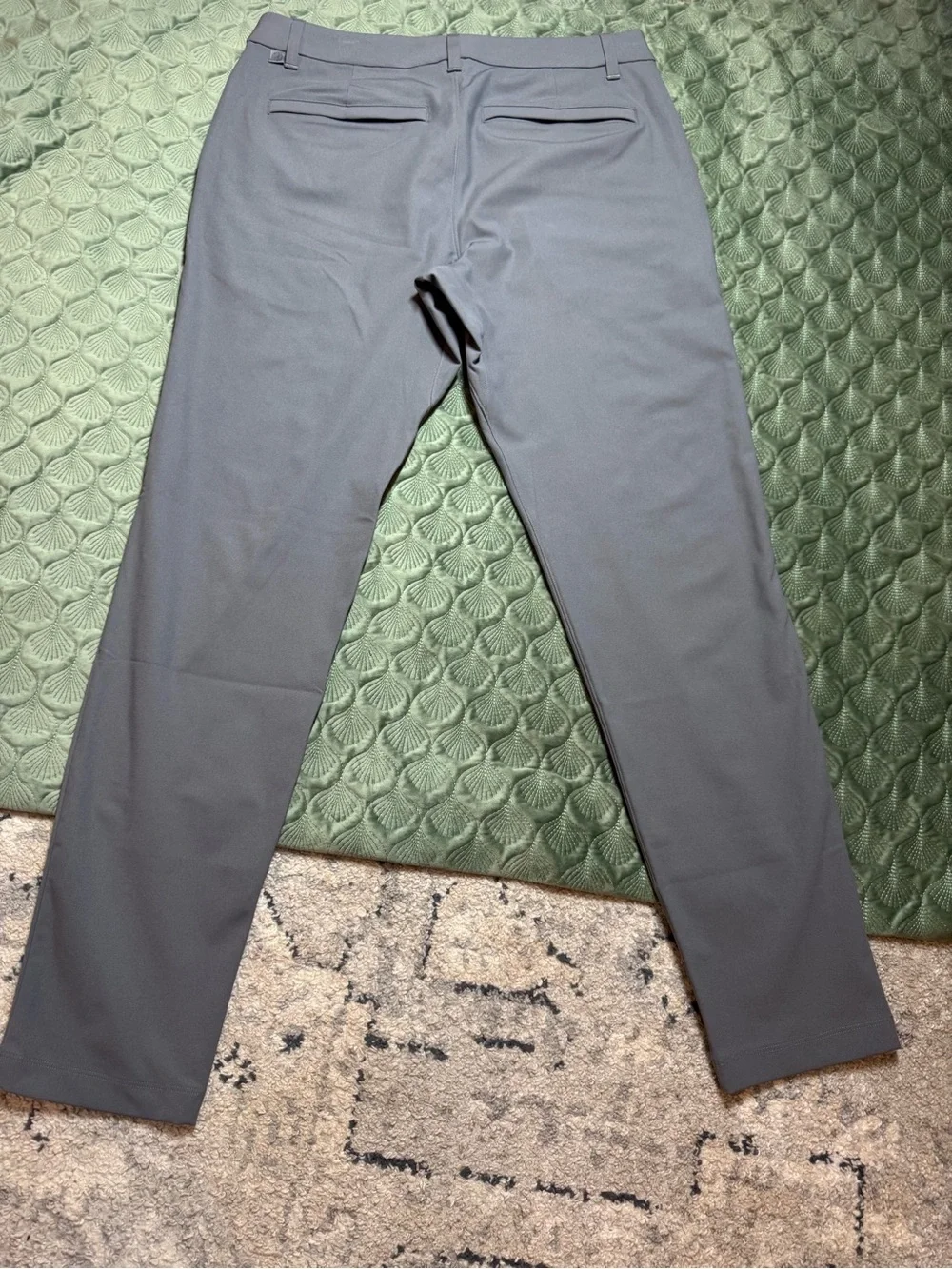 Lululemon men's ABC pants in grey size 32 EUC in warpstreme fabric